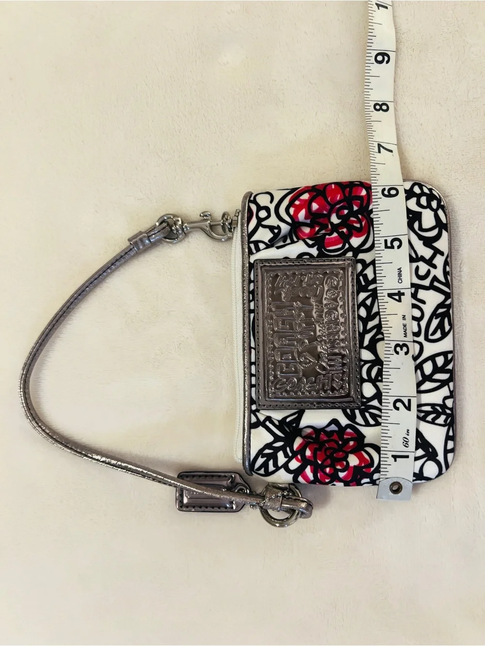 🩷Coach White Floral Wristlet with Red Accents💚
